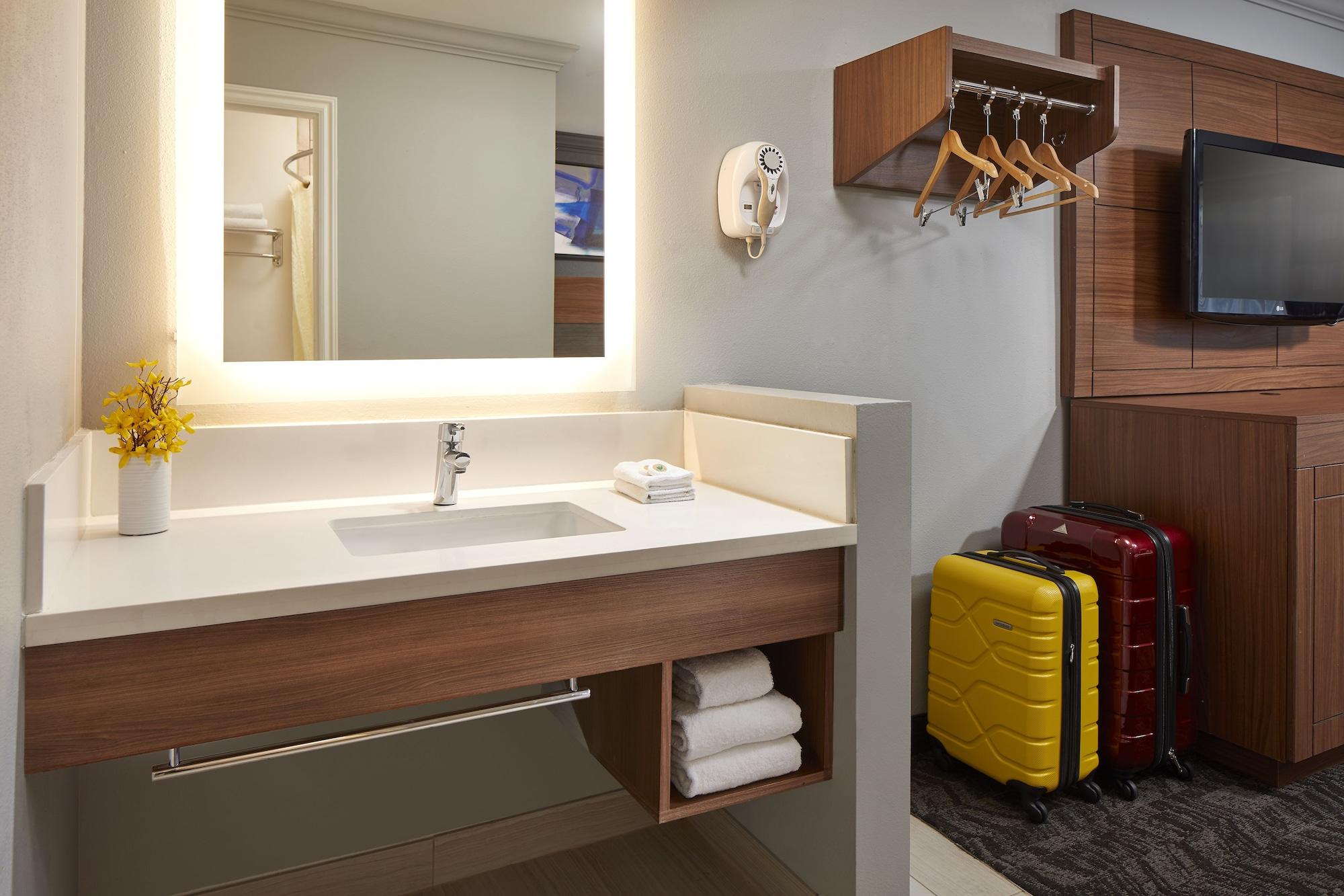 Studio Inn & Suites At Promenade Дауни Экстерьер фото