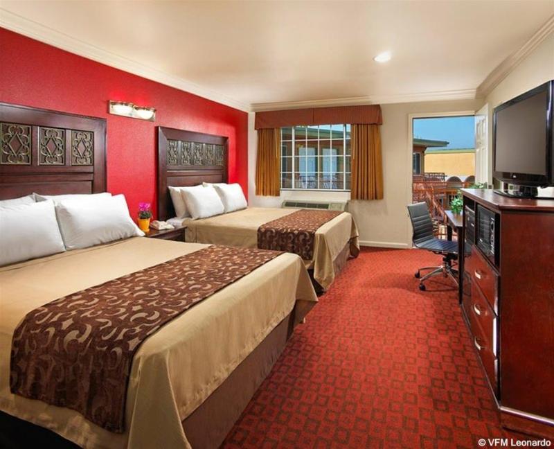 Studio Inn & Suites At Promenade Дауни Экстерьер фото
